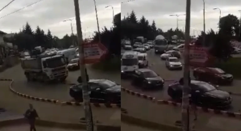 Scandale: Aujourd'hui des obstacles ont été placés à Pristina, ce camion passe et les endommage