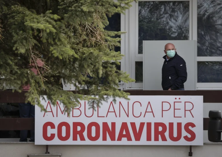 Un patient en état sévère à Infecta, 43 autres