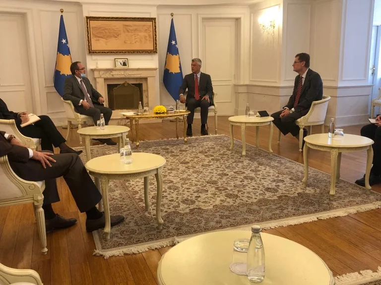 Hoti en la calidad del primer ministro va a Thaci por primera vez en el cargo