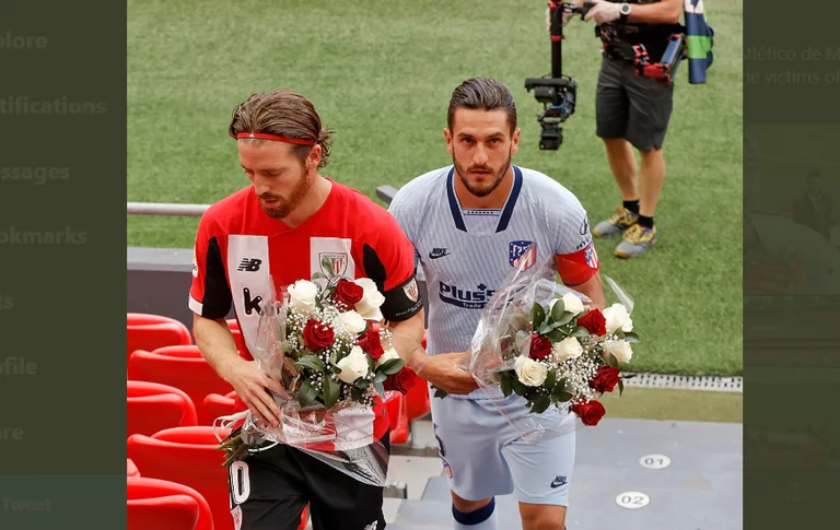 Exciting: Flowers on the level of the stadium for those who are gone