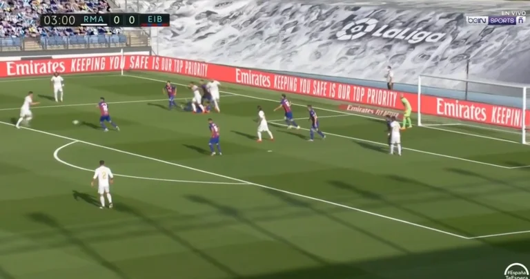 Sembra che abbiano avuto un buon riposo, il Real Madrid ha preso quattro minuti per sbloccare il risultato.