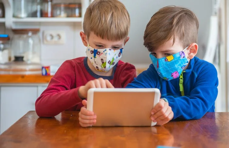 The poem invites children from the anti-sesolation “to distribute” to friends: Concernful Event Happens Tomorrow in Pristina