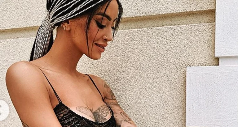 Il deputato non può stare davanti a Dafina Zeqiri: Sai quanto ti amo?