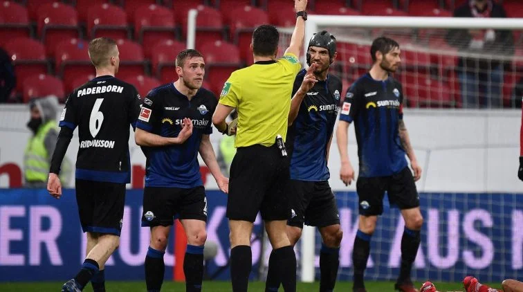 Con la carta gialla che ha ricevuto oggi, Gjasula ha stabilito un record storico in Bundesliga