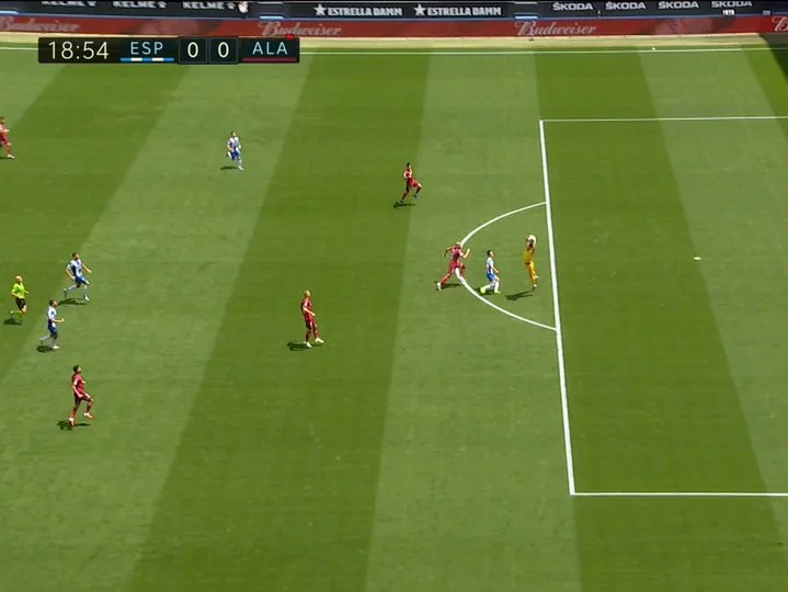 Alaves' goalkeeper seems to have completely forgotten the goal of the doorman, red for him right after the disaster.