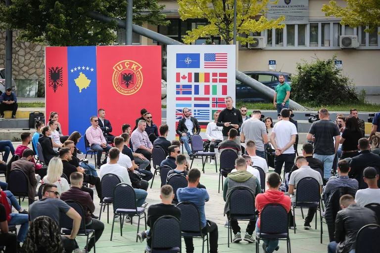 Am Befreiungstag haben VV-Milizoren die PDK Rallye mit Kindern der Märtyrer gestört.
