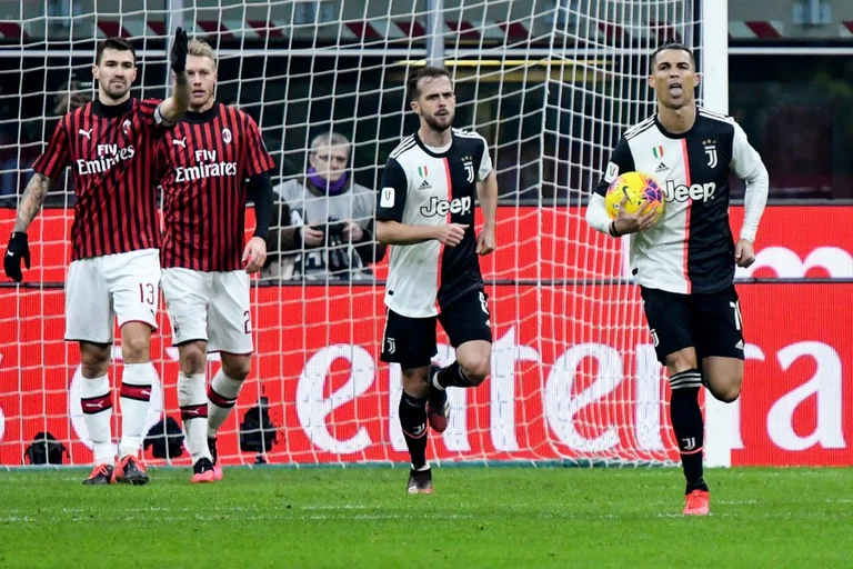 Italian football reopens with the Ju-Milan Supershare, these are official formations.