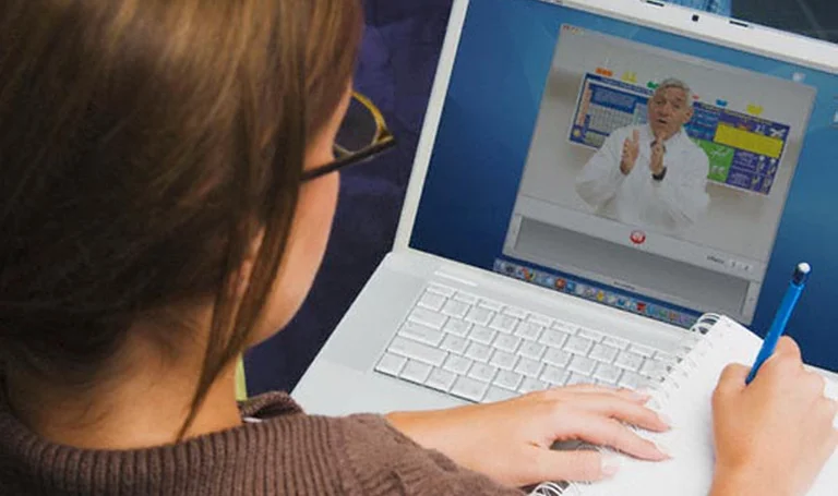 Da lunedì, gli studenti tornano all'apprendimento online