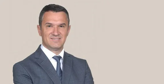Sadie Hoxha: Vjosa Osmani ha ignorato KLA alla sessione di salmone per la Giornata della Libertà