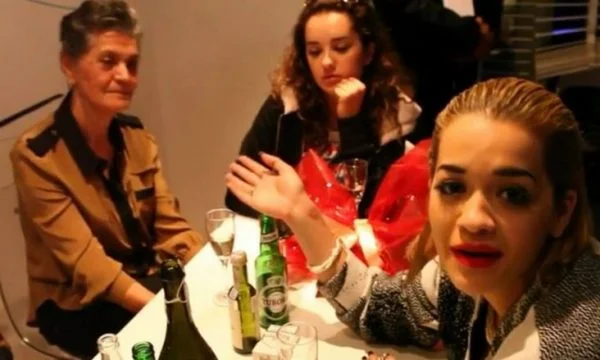 Die Großmutter der Sängerin Rita Ora