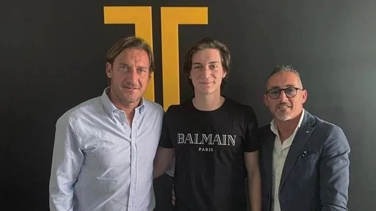Totti startet Arbeit als Manager, erster Schuss kommt aus Inter
