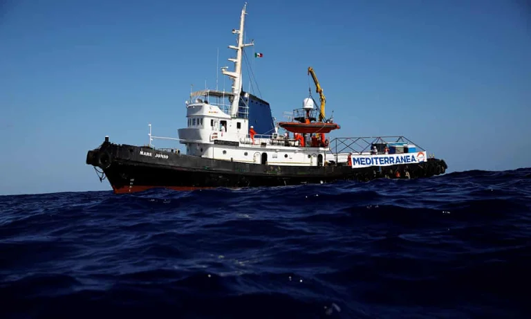At least 35 immigrants die after being shipwrecked by Italy's destination
