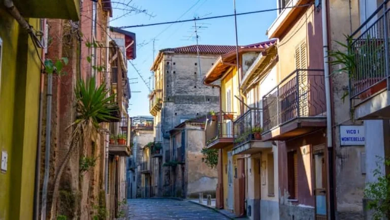 Italian town “pa Covid” sells homes for 1 euro