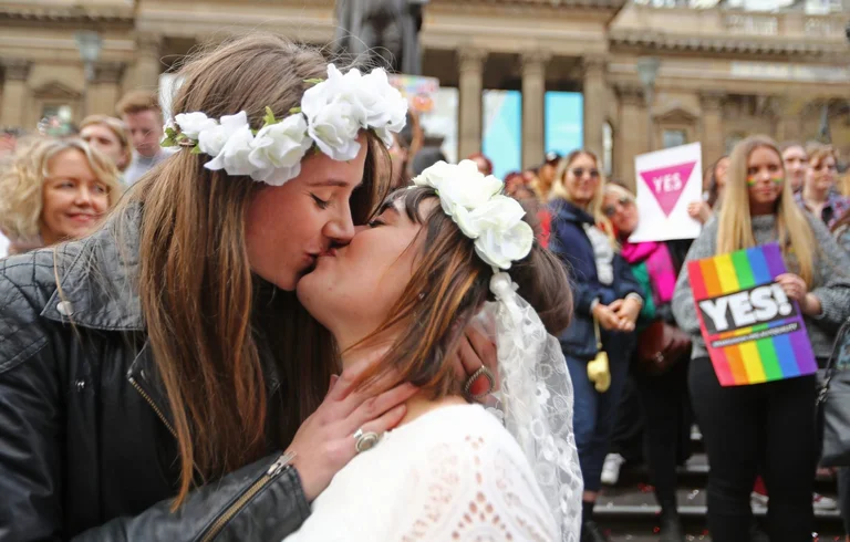 Schweizer MPs unterstützen die gleiche Gender Ehe