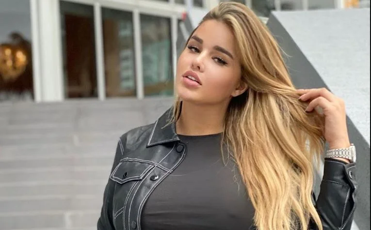 Proposed to be married publicly, Russian model breaks the heart of fans