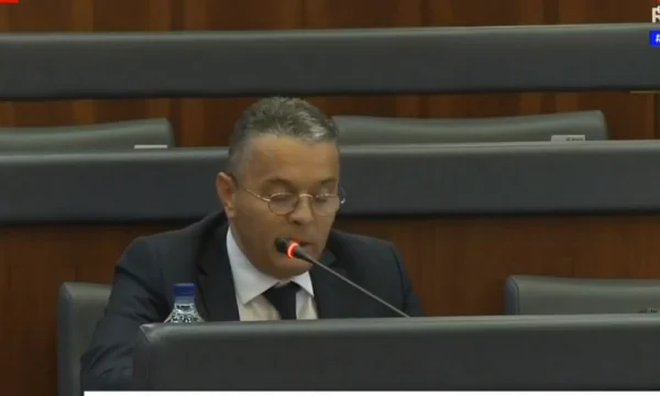 Abrash de AAK: Vetevendosje ahora no está apoyando la implementación de la decisión del gobierno de Kurti