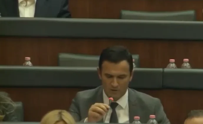 Hoxha führt die Kritik an der LDK des VV: Failed to implement Emergency Pack