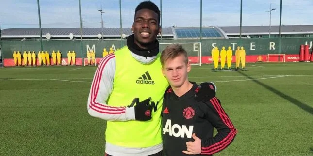 Pogba presenta un nuovo insegnamento di massa con l'insegnante statunitense Pogban
