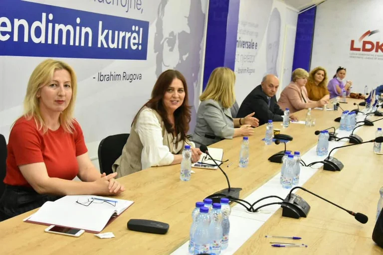 Mustafa meets the LDK women: Get support for the Hoti Government despite V's opposition. Osman