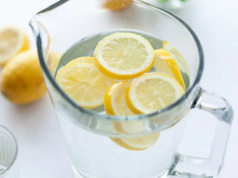 The miracle work, 5 reasons why you should drink water with lemon every day