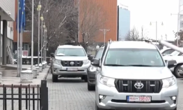 Even after the fall of power, Albin Kurti continues to use official cars
