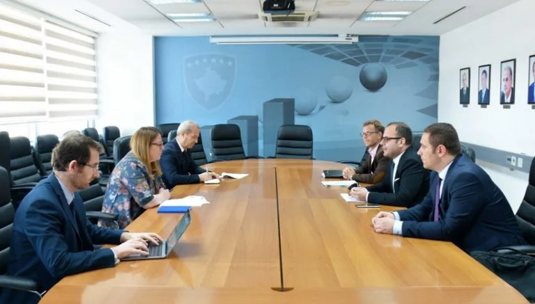 Minister Bajrami praises Kosovo Credit Guarantee Fund growth in domestic interest