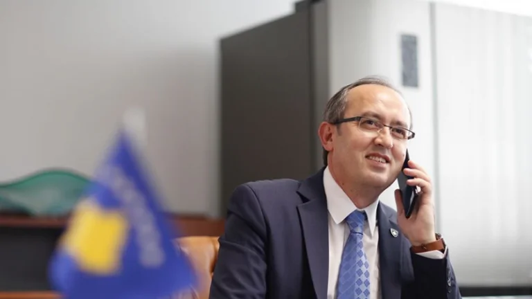 L'ordine del giorno del nuovo primo ministro, quello che Hoti dovrebbe fare oggi
