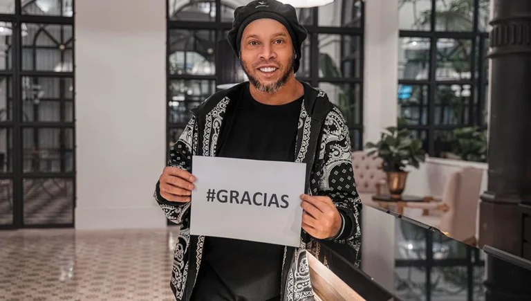 Ronaldinho from house arrest with a strong message for Barcelona: Me and Barcha together forever.