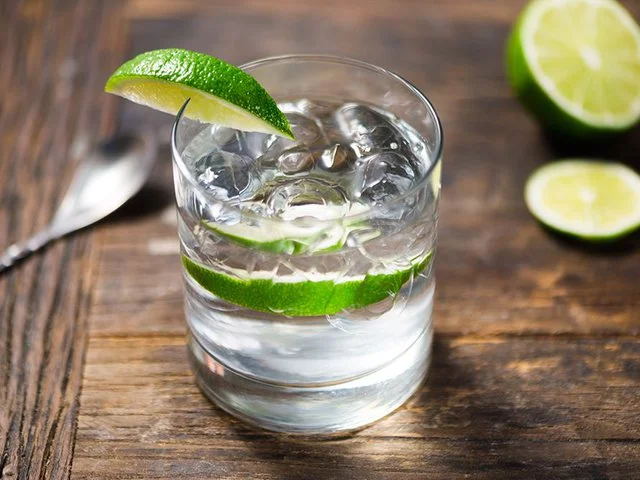 Per chi beve gin, la scienza rivela qualcosa che non sapevamo.