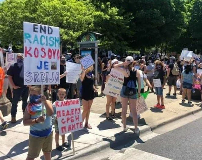 Deliu-Codra: In protests against racism, Serbian lobbyists with banners Klinton gay.