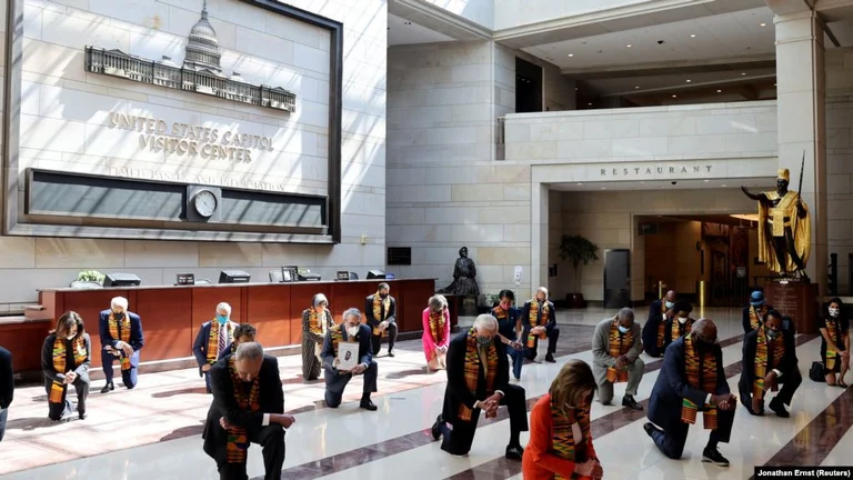 US: Democrats kneel for 8 minutes and 46 seconds in honour of George Floyd