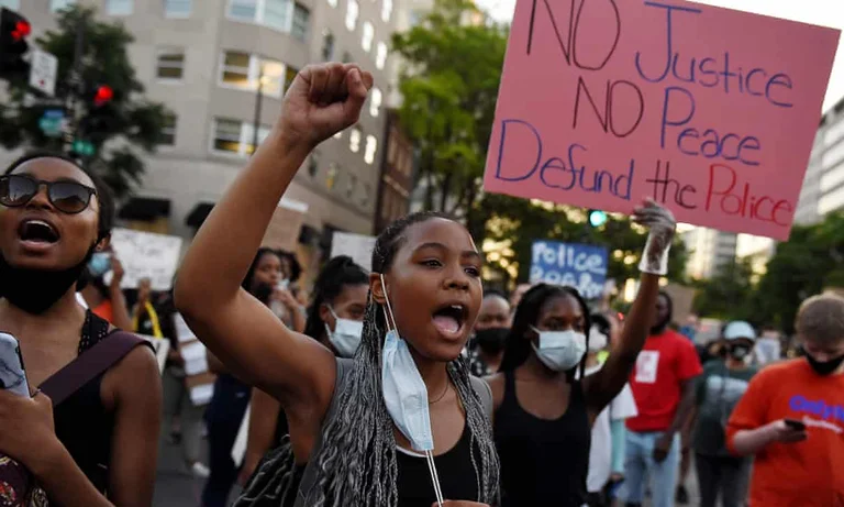 Historique: Les législateurs s'engagent à rompre la police à Minneapolis après les protestations pour George Floyd