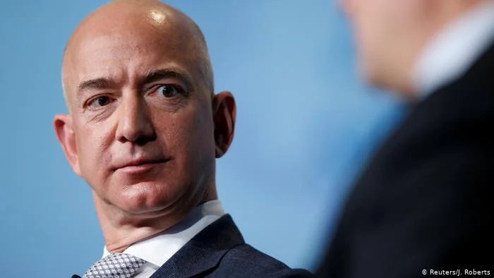 Who drew pictures of the world's richest man?