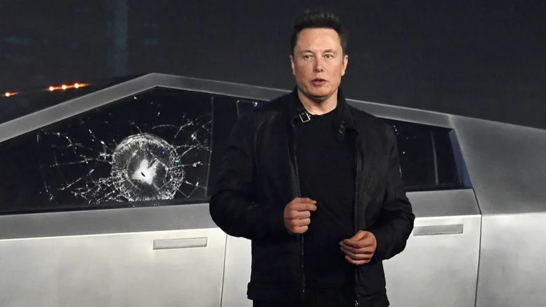 Elon Musk demande aux employés de SpaceX de se concentrer sur la mission lundi et mars