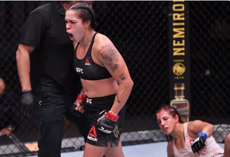Accompagnamento del mondo degli sport brutali in gabbie, la più grande scommessa nella storia di UFC