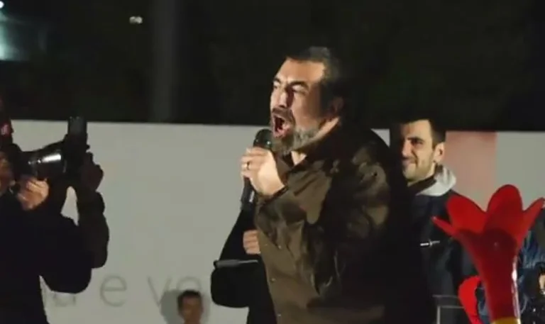 Ismaili Ismaili habla sobre tácticas VV: describe cómo atacarían y a la policía de piedra en protestas