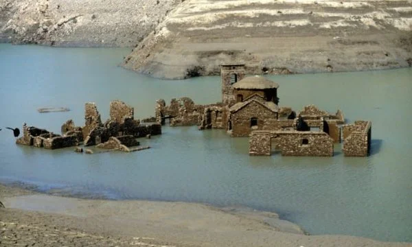 La aldea que ha estado bajo el agua desde 1994 puede aparecer de nuevo