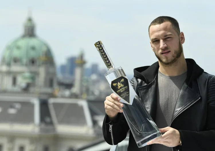 Former Inter offensive begins new life in Shanghai, becomes a producer of beverages