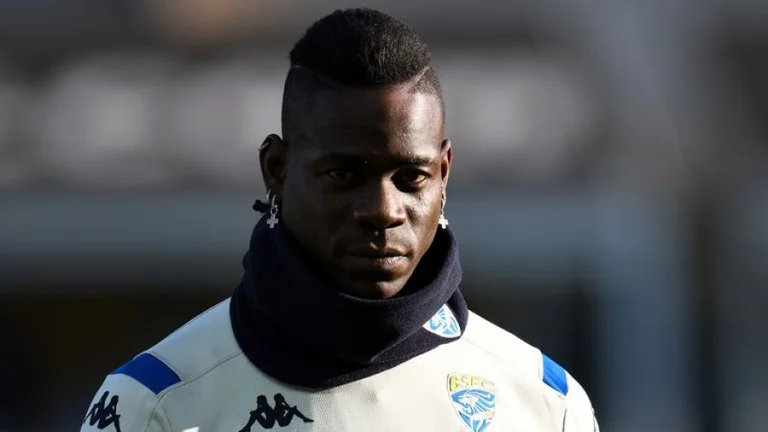 Balotelli est également absent en formation, Brescia coupe son contrat