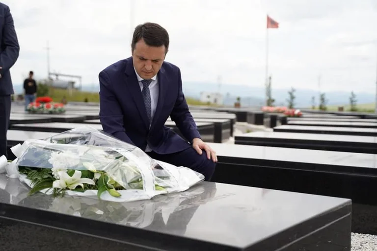 Justizminister ehrt Märtyrer des Presevo-Tals