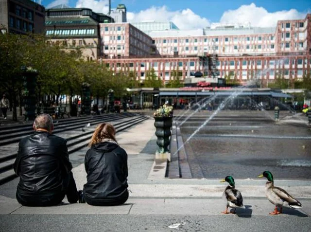 Oltre 1.000 infetti per il terzo giorno in Svezia, per lo più giovani
