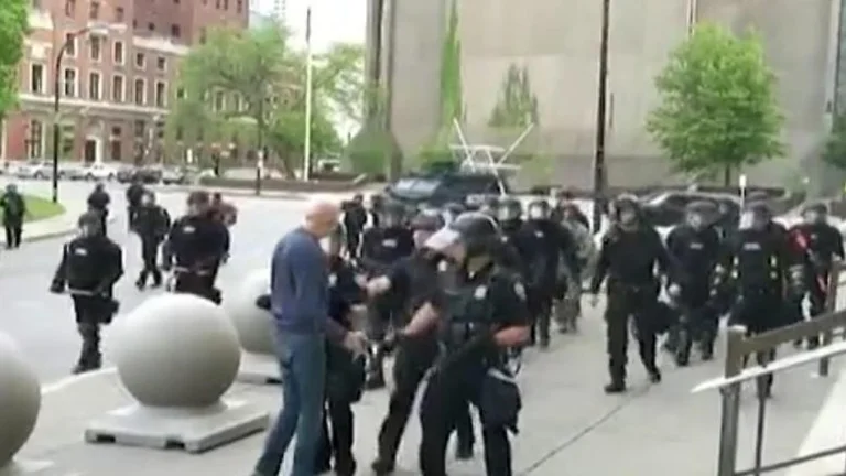 The 57 members of a police unit resigned after the suspension of their two colleagues
