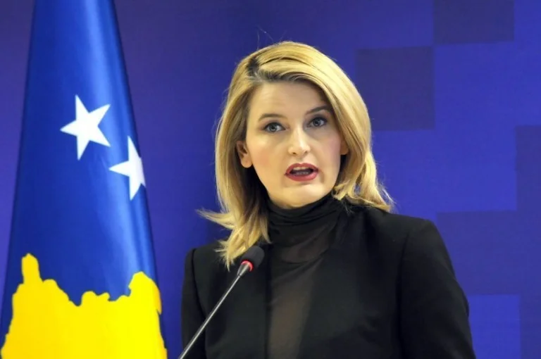 Dhurata Hoxha: Haki Abazi e Jeta Xharra shpifën, do t’i padis
