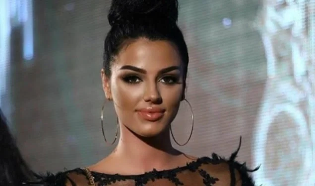 Kujt po ia tregon Morena gishtin e mesëm? (Foto)
