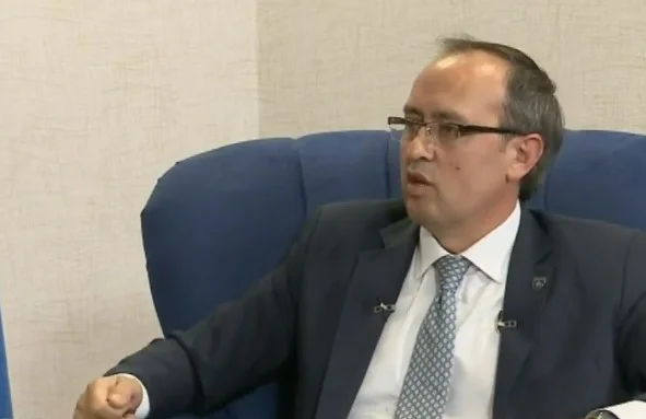 Hoti për vendimet e Kurtit: Do t’i rishikojë, disa kanë qenë të motivuara politikisht