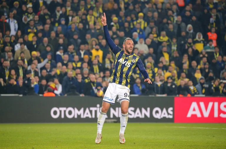 Fenerbahce fillon planifikimin e jetës pas Muriqit, bën ofertë për zëvendësuesin e tij