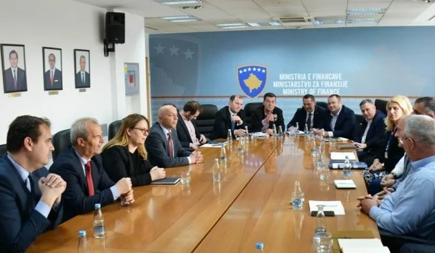 Hykmete Bajrami zyrtarisht ministre e Financave dhe Transfereve