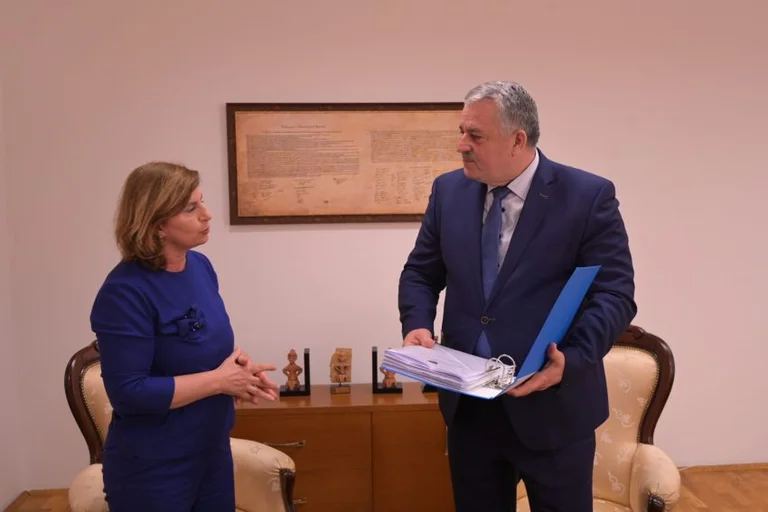 Në MPB u bë pranim-dorëzimi i detyrës së ministrit Agim Veliu