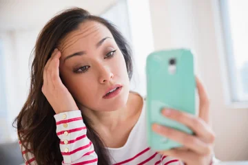 Prolonged use of smartphone causes headaches