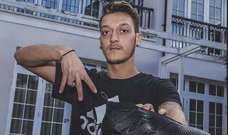 Vazhdojnë problemet për Ozilin, ‘Adidas’ e braktisë pas 7 vitesh